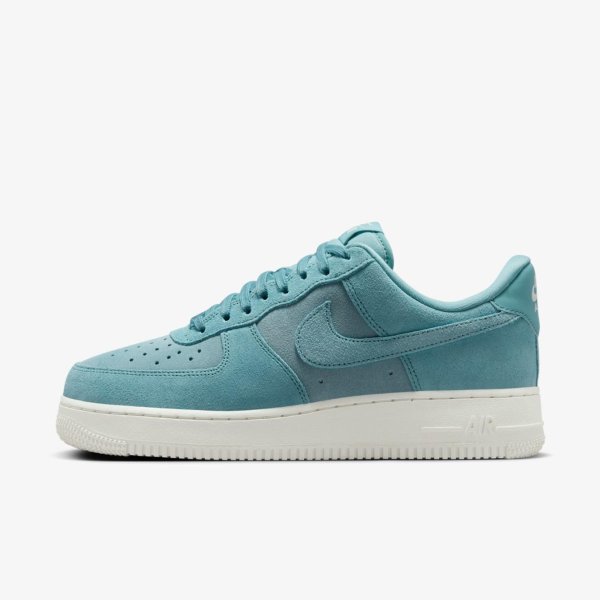 Женские кроссовки NIKE W AIR FORCE 1 07