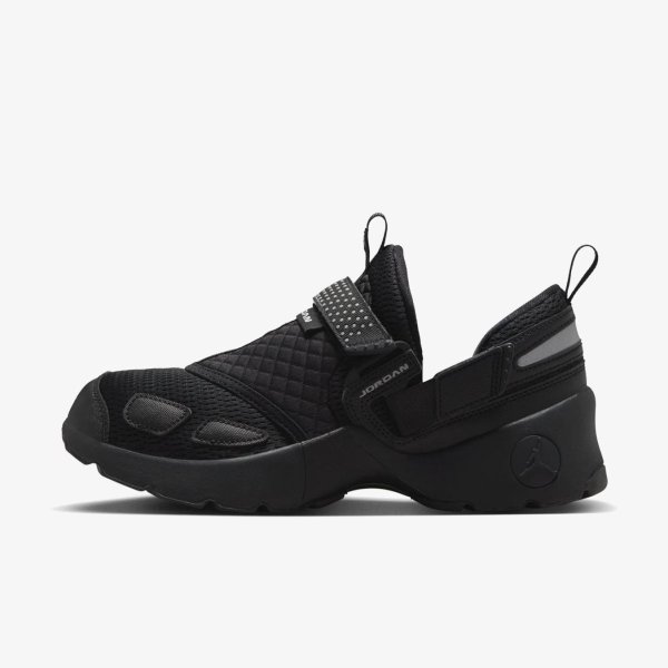 Жіночі кросівки WMNS JORDAN TRUNNER LX TRIPLE BLACK