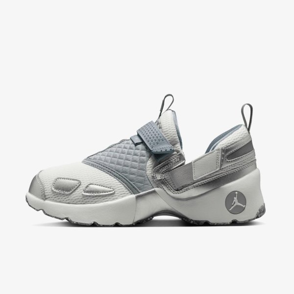 Женские кроссовки WMNS JORDAN TRUNNER LX WOLF GREY / REFLECTIVE SILVER