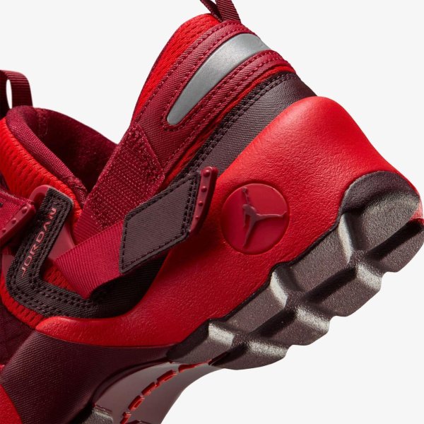 Жіночі кросівки WMNS JORDAN TRUNNER LX CHILE RED