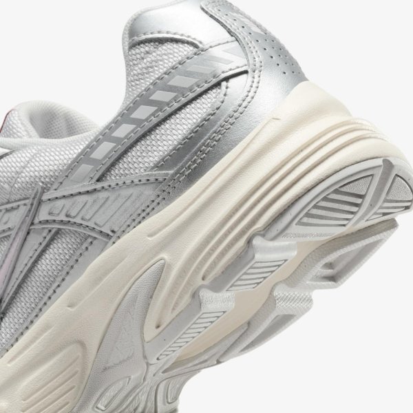 Женские кроссовки NIKE WMNS INITIATOR