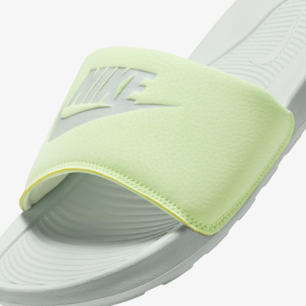 Женские тапочки NIKE W VICTORI ONE SLIDE