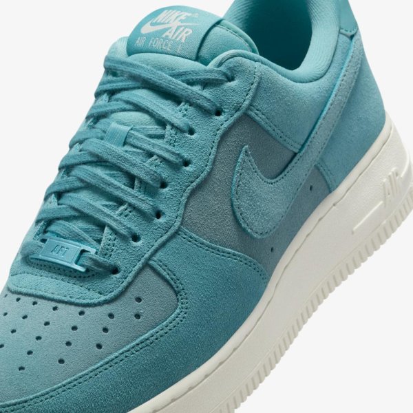 Женские кроссовки NIKE W AIR FORCE 1 07