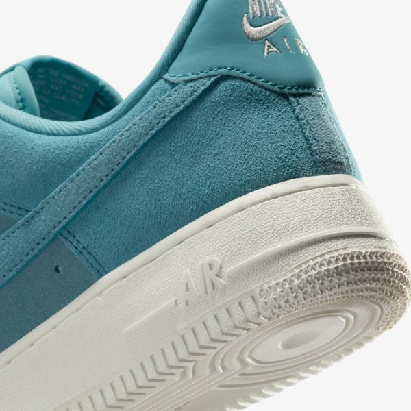 Женские кроссовки NIKE W AIR FORCE 1 07