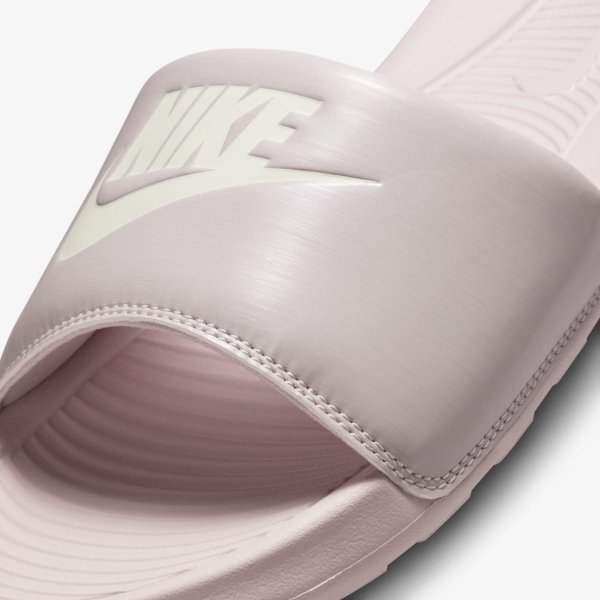 Женские тапочки NIKE W VICTORI ONE SLIDE