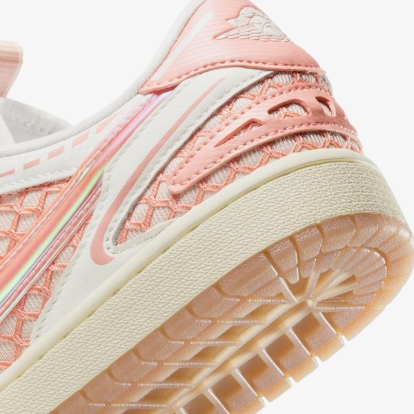 Женские кроссовки WMNS AIR JORDAN 1 METHOD 0F MAKE LOW V3 WASHED CORAL