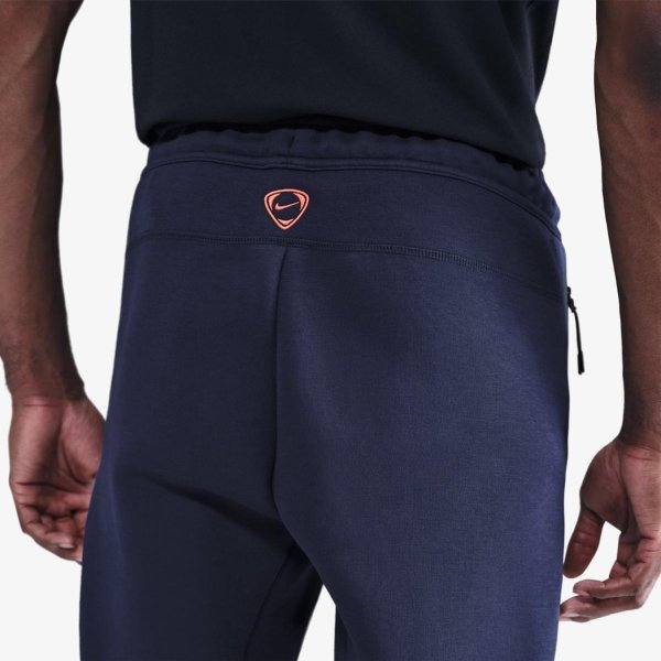 Чоловічі штани NIKE FCB MNSW TECH FLC JGR PANT 3R