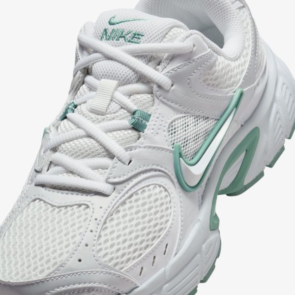 Женские кроссовки NIKE W V5 RNR