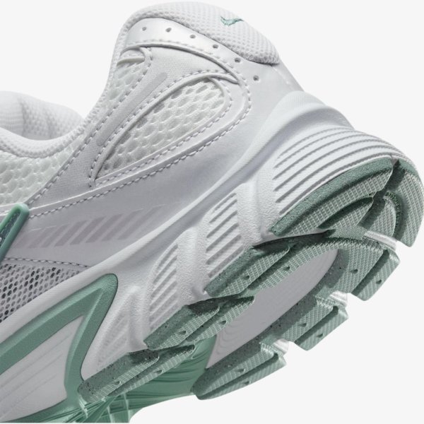 Женские кроссовки NIKE W V5 RNR