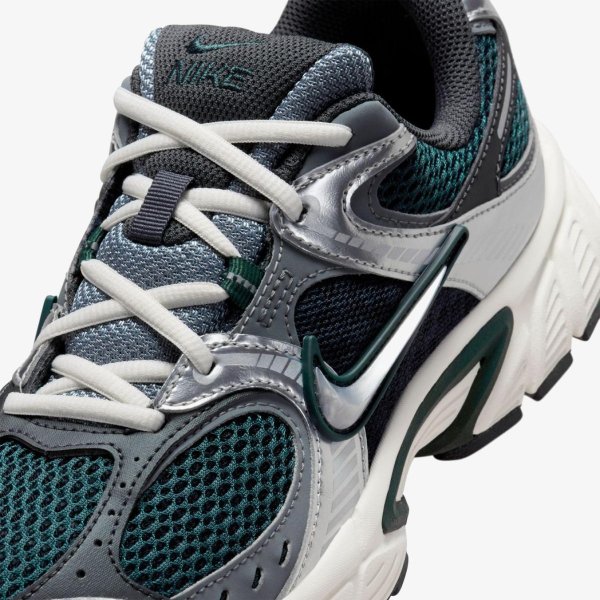 Женские кроссовки NIKE W V5 RNR