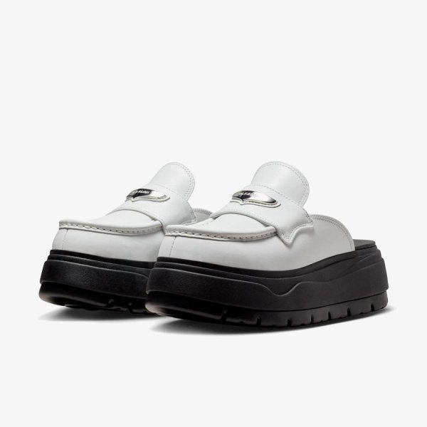 Женские тапочки WMNS AIR JORDAN MULE SUMMIT WHITE / BLACK