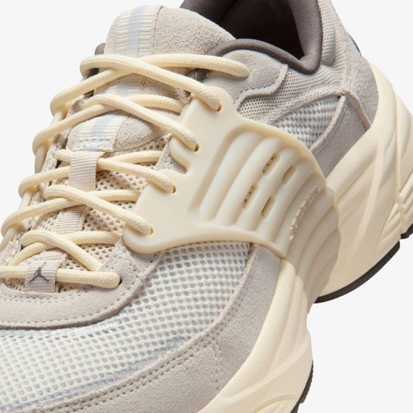 Чоловічі кросівки JORDAN TRUNNER O/S LIGHT OREWOOD BROWN