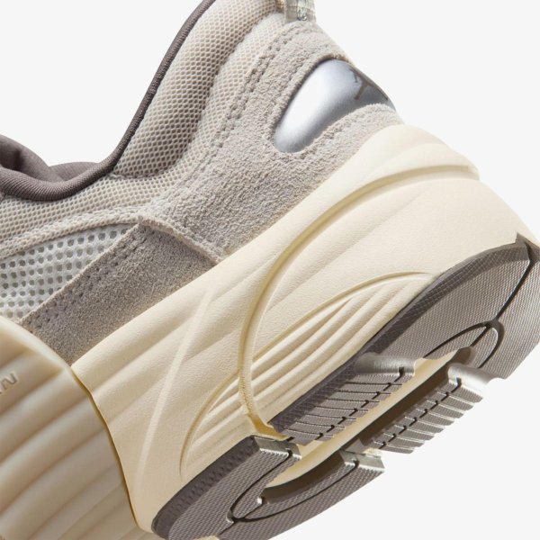 Чоловічі кросівки JORDAN TRUNNER O/S LIGHT OREWOOD BROWN