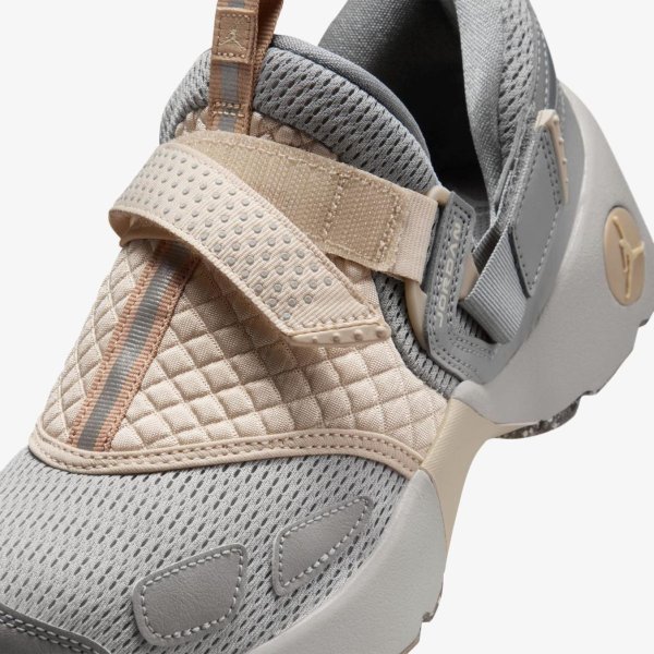 Жіночі кросівки WMNS JORDAN TRUNNER LX IRON ORE / ENIGMA STONE