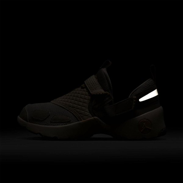 Жіночі кросівки WMNS JORDAN TRUNNER LX IRON ORE / ENIGMA STONE