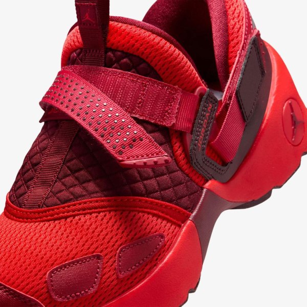 Жіночі кросівки WMNS JORDAN TRUNNER LX CHILE RED