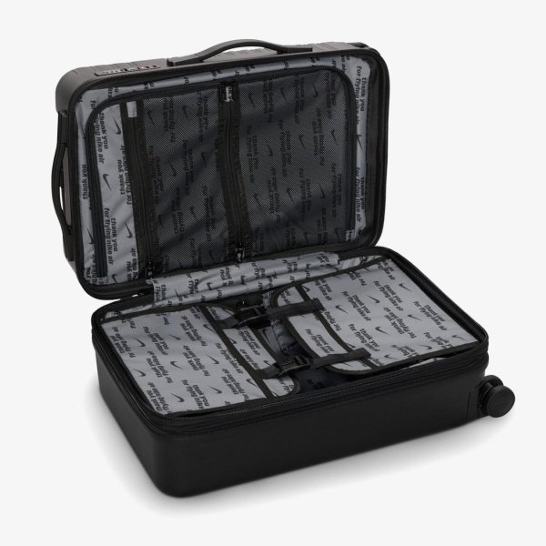 Чемодан NIKE NK 22IN HARDSHELL LUGGAGE