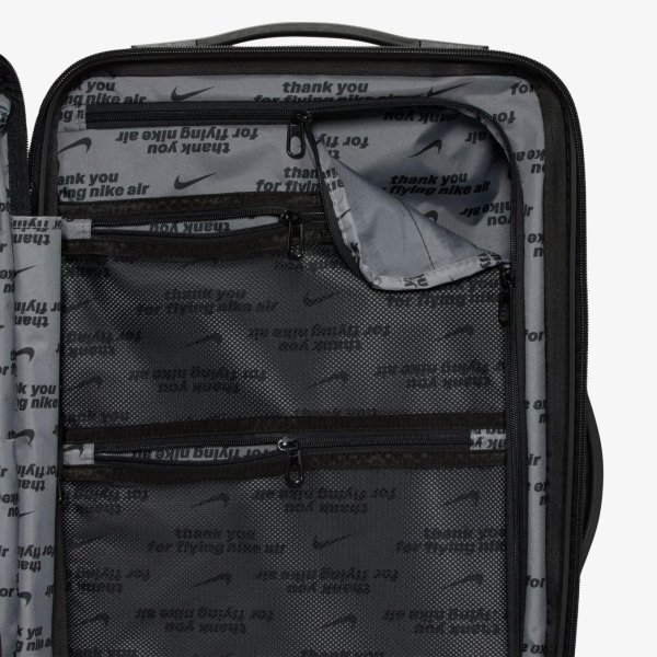 Чемодан NIKE NK 22IN HARDSHELL LUGGAGE