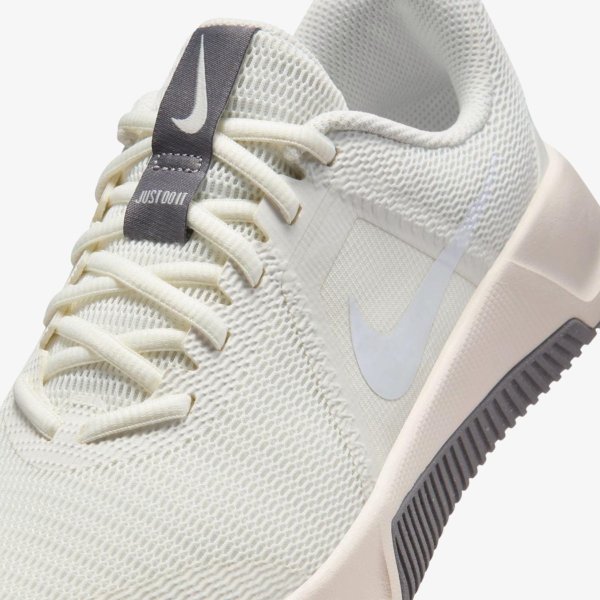 Жіночі кросівки NIKE MC TRAINER 3