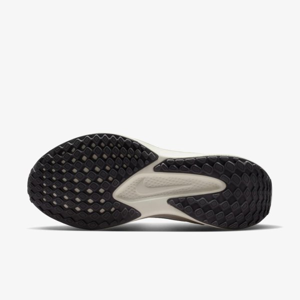 Женские кроссовки NIKE WMNS QUEST 6