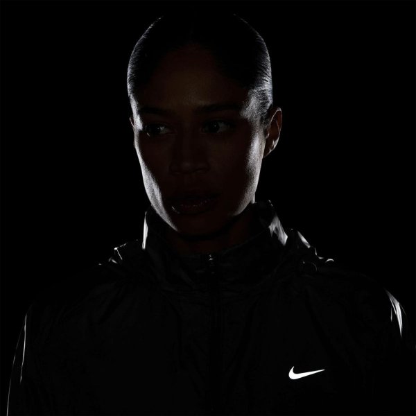 Женская ветровка NIKE W NK TEMPO REPEL JKT