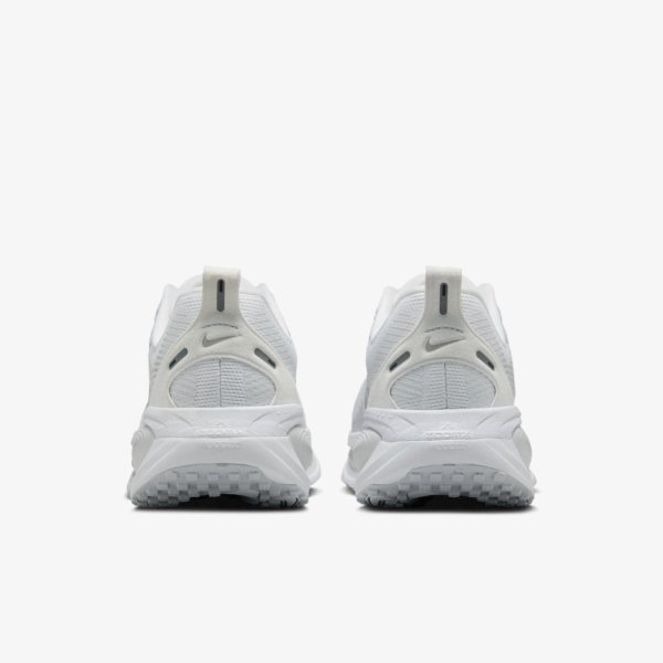 Жіночі кросівки NIKE W VOMERO 18