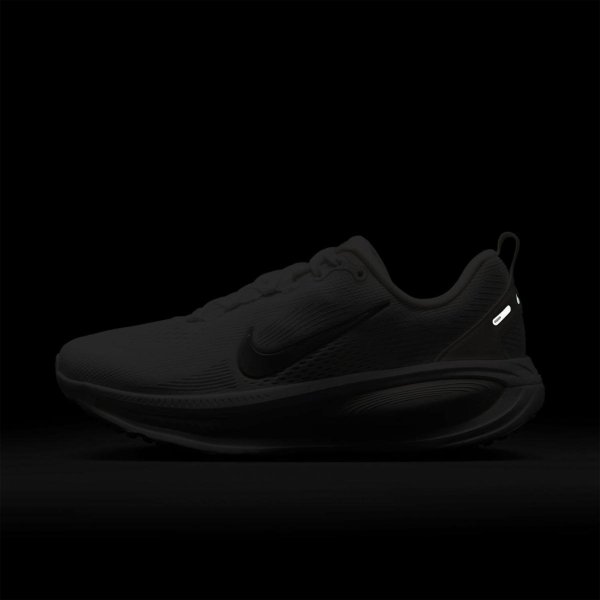 Жіночі кросівки NIKE W VOMERO 18