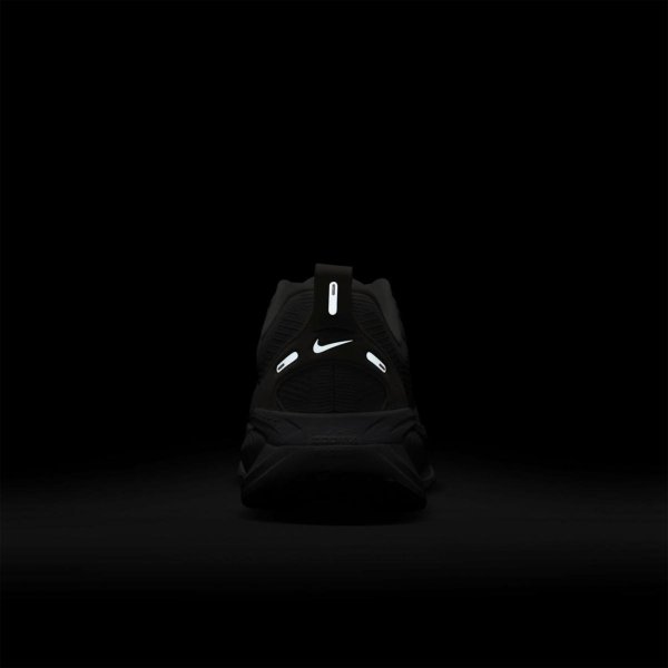 Жіночі кросівки NIKE W VOMERO 18