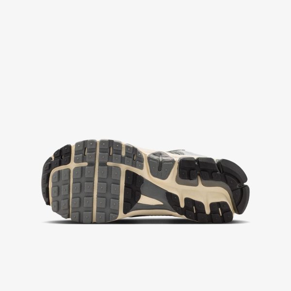 Детские кроссовки NIKE VOMERO 5 (GS)