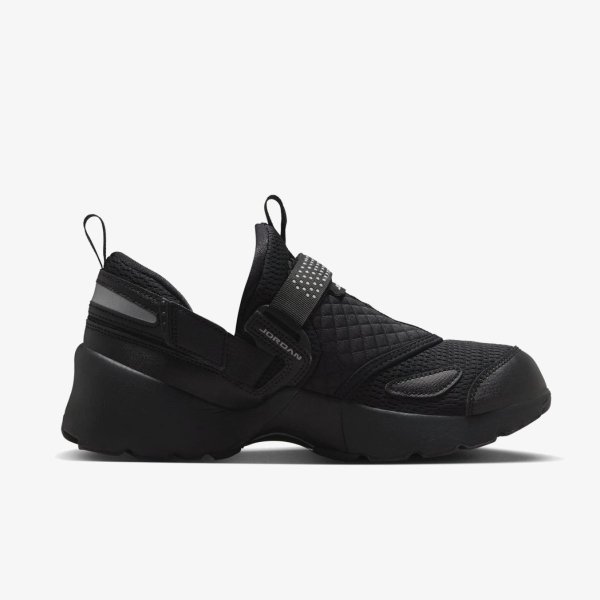 Жіночі кросівки WMNS JORDAN TRUNNER LX TRIPLE BLACK
