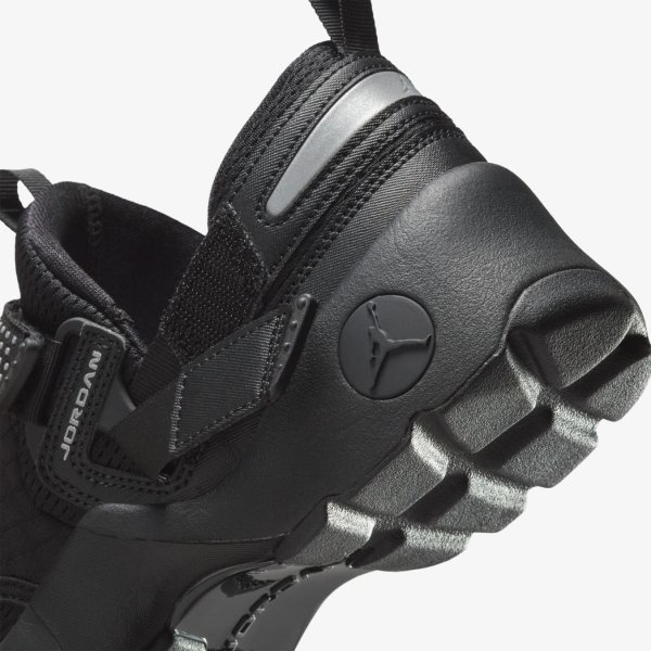 Женские кроссовки WMNS JORDAN TRUNNER LX TRIPLE BLACK