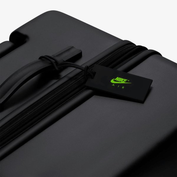 Чемодан NIKE NK 29IN HARDSHELL LUGGAGE