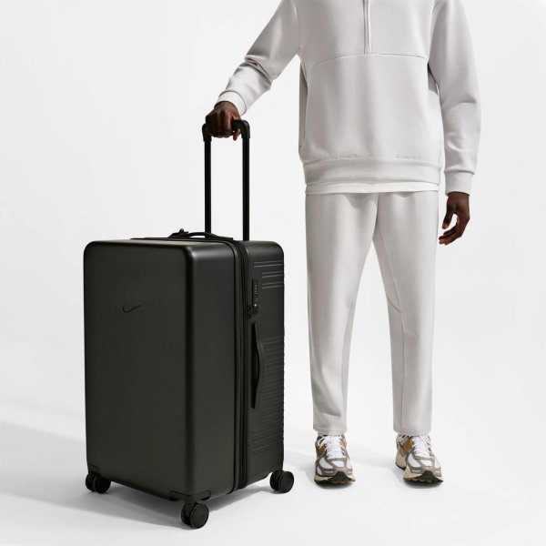 Чемодан NIKE NK 29IN HARDSHELL LUGGAGE