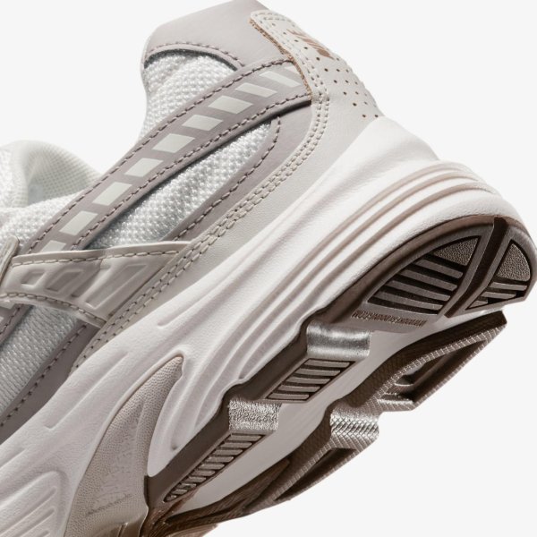 Женские кроссовки NIKE WMNS INITIATOR