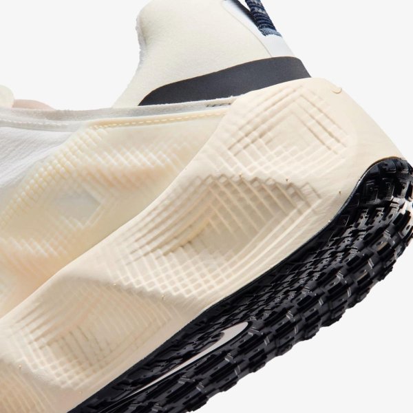 Чоловічі кросівки NIKE AVA ROVER