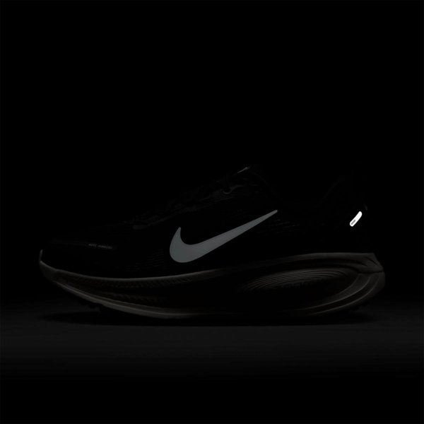 Женские кроссовки NIKE W VOMERO 18