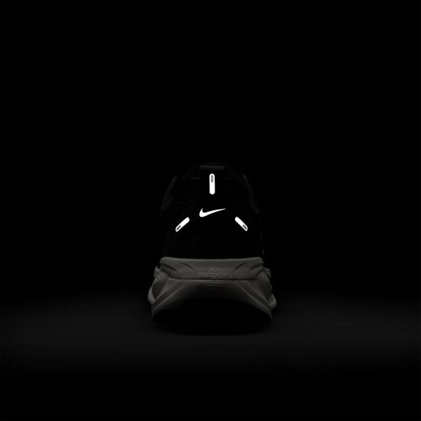 Женские кроссовки NIKE W VOMERO 18