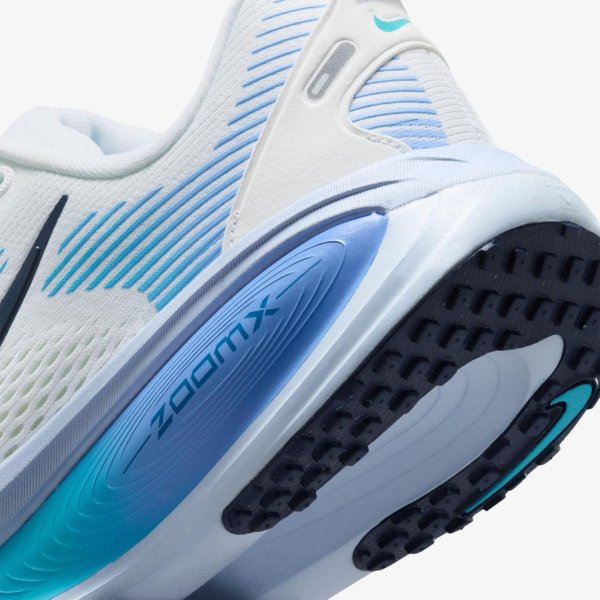 Жіночі кросівки NIKE W VOMERO 18