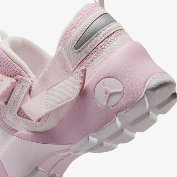 Женские кроссовки WMNS JORDAN TRUNNER LX