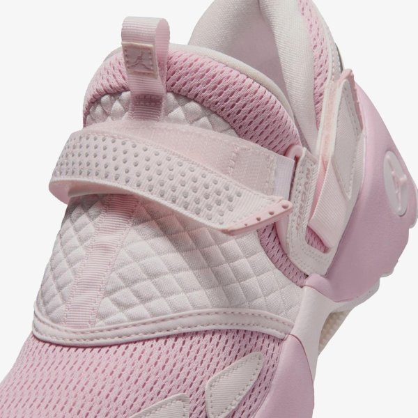 Женские кроссовки WMNS JORDAN TRUNNER LX