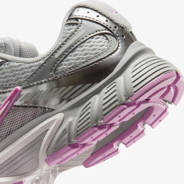 Женские кроссовки NIKE W V5 RNR