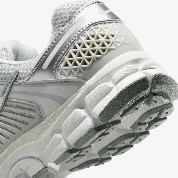 Жіночі кросівки NIKE W ZOOM VOMERO 5