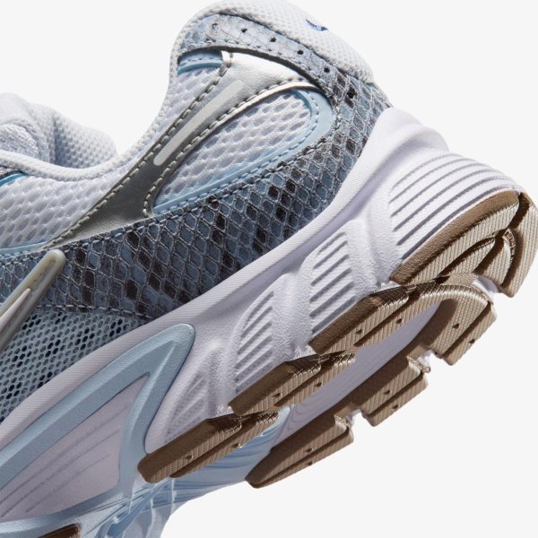 Жіночі кросівки NIKE W V5 RNR PRM