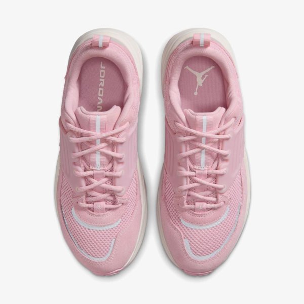 Женские кроссовки WMNS JORDAN TRUNNER O/S