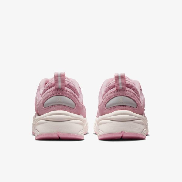 Женские кроссовки WMNS JORDAN TRUNNER O/S