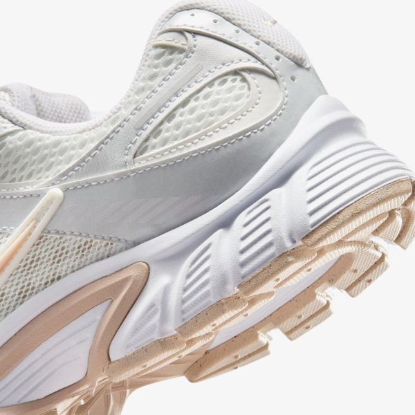 Женские кроссовки NIKE W V5 RNR