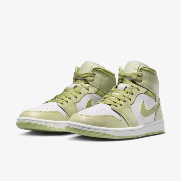 Женские кроссовки WMNS AIR JORDAN 1 MID OLIVE AURA