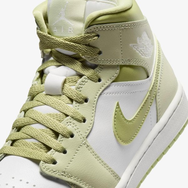 Женские кроссовки WMNS AIR JORDAN 1 MID OLIVE AURA