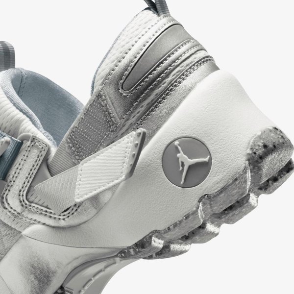 Женские кроссовки WMNS JORDAN TRUNNER LX WOLF GREY / REFLECTIVE SILVER