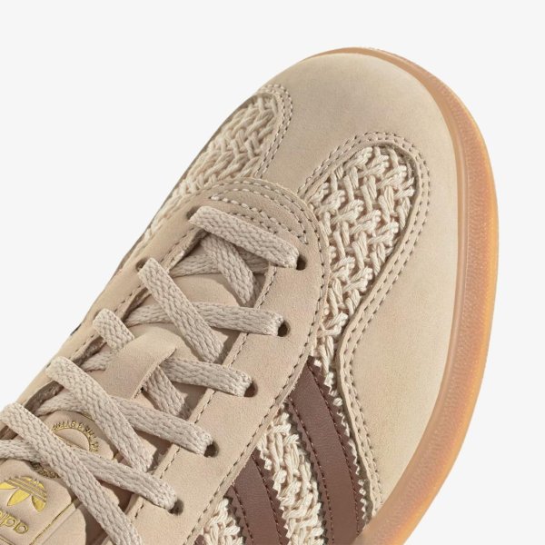 Женские кроссовки ADIDAS WMNS GAZELLE INDOOR SAND STRATA / PREMIUM BROWN